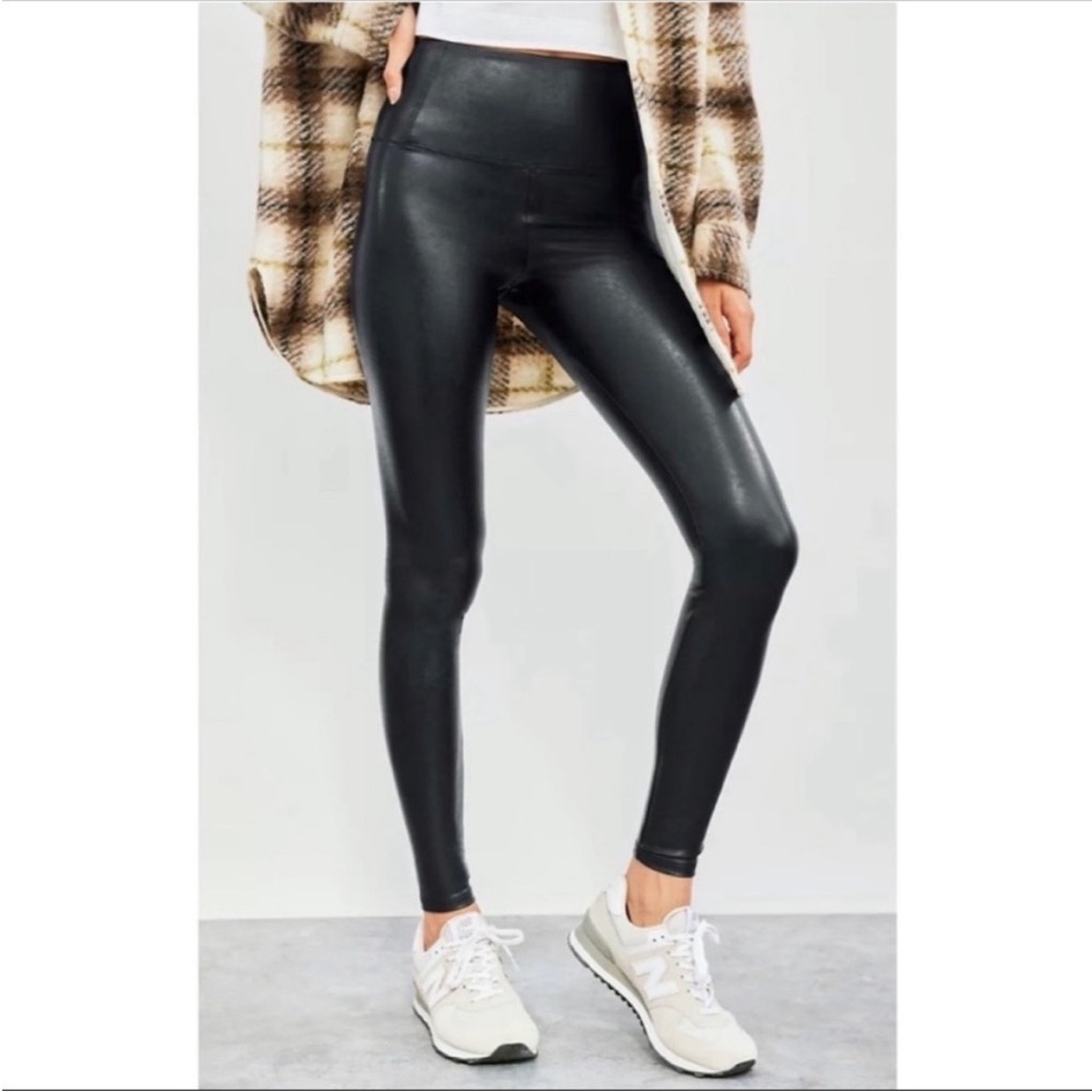 Wilfred Free Daria Pant Vegan Leather High Waist Shiny Black size Medium